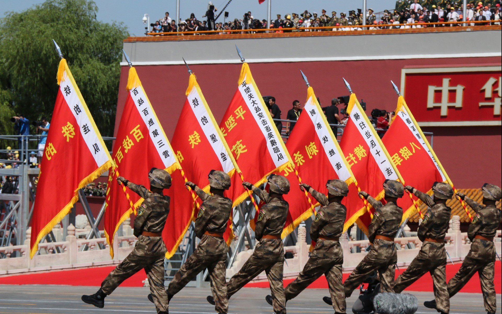 世俱杯-“德甲豪门鏖战，争夺榜首战火不断”，德甲落魄豪门